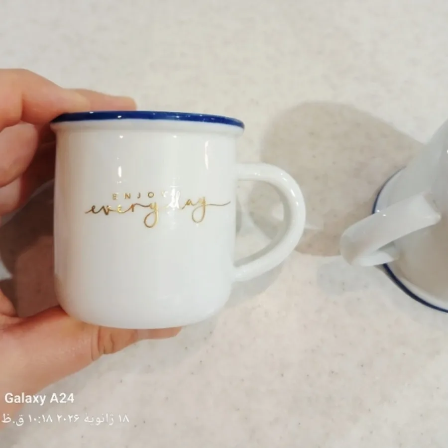 لیوان نسکافه یا چای