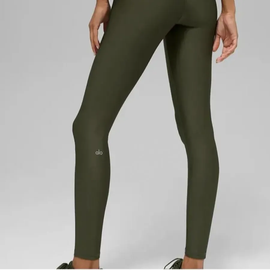 لگ ورزشی الو یوگا Alo