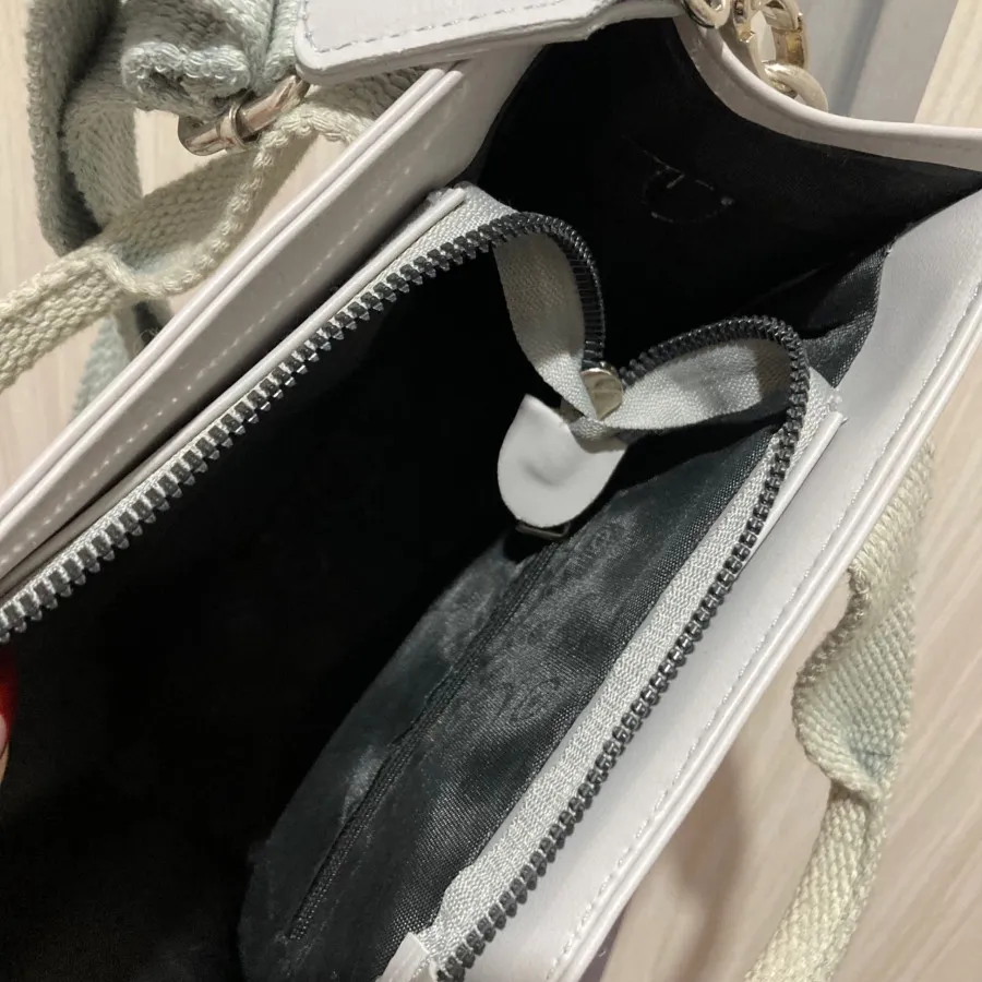 کیف دوشی دستی