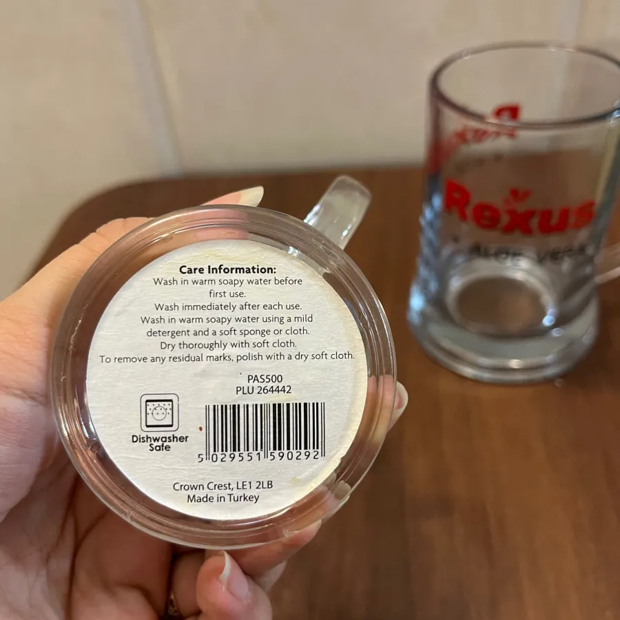 دو عدد لیوان شِیک ترک