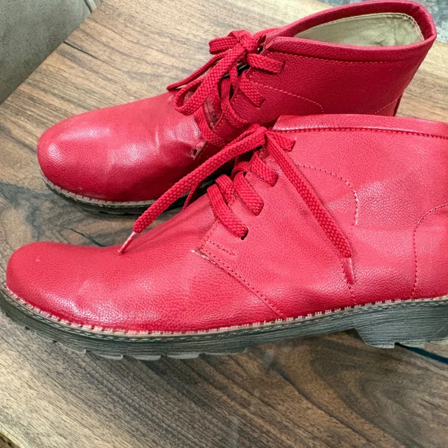 نیم بوت قرمز