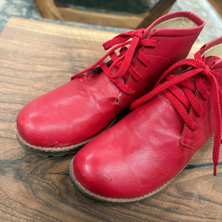 نیم بوت قرمز