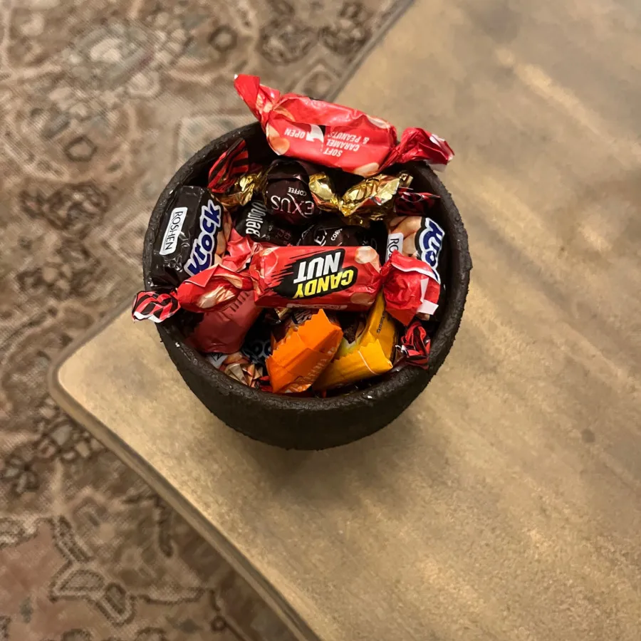 شکلات و شیرینی خوری