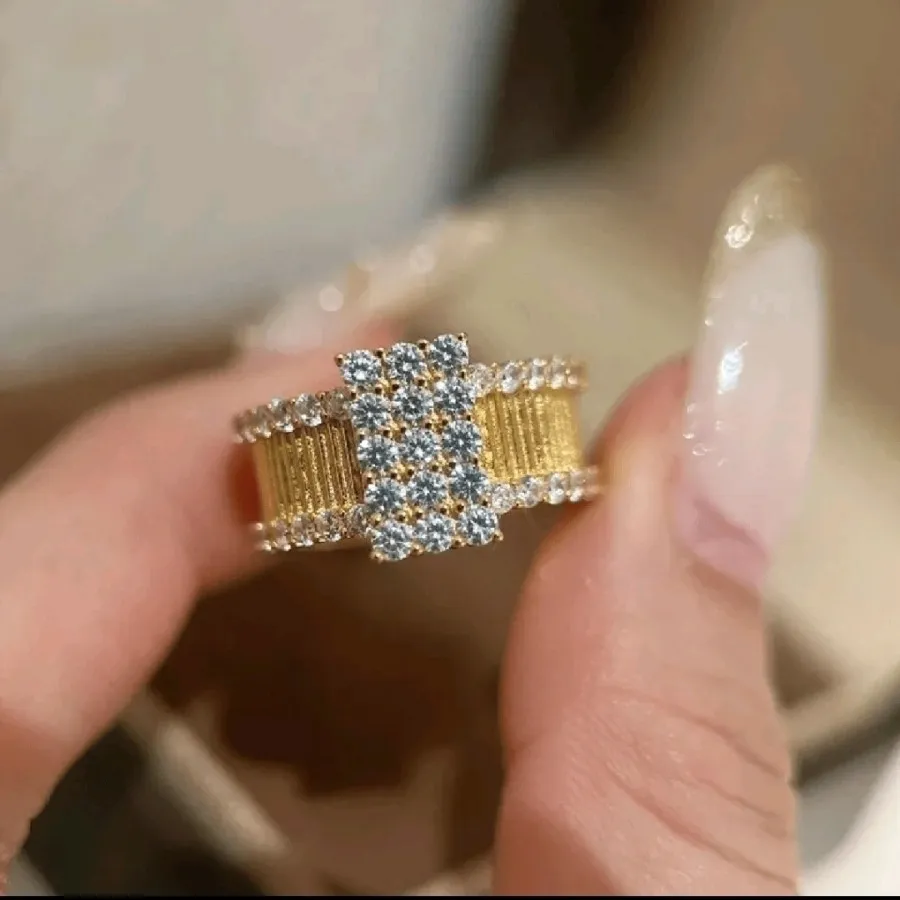 انگشتر طرح جواهر و ظریف