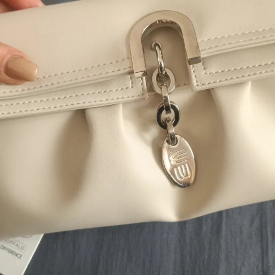 کیف بوفالو سفید