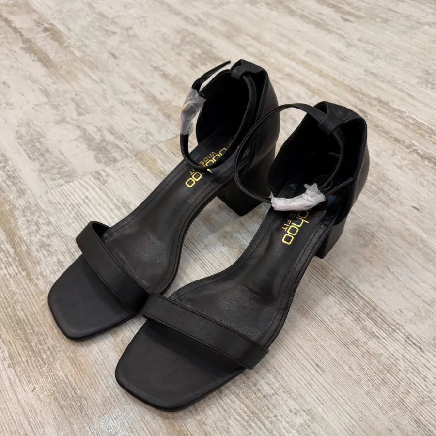 کفش بیسیک انگلیسی