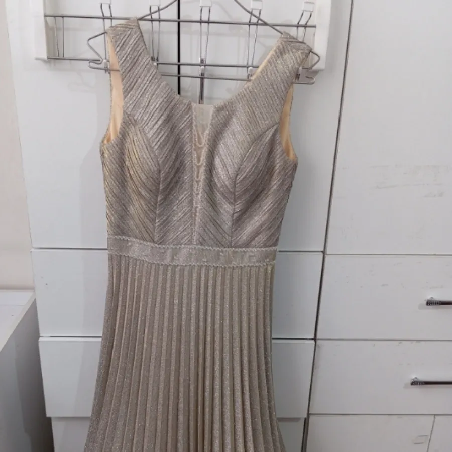 پیراهن خوش رنگ