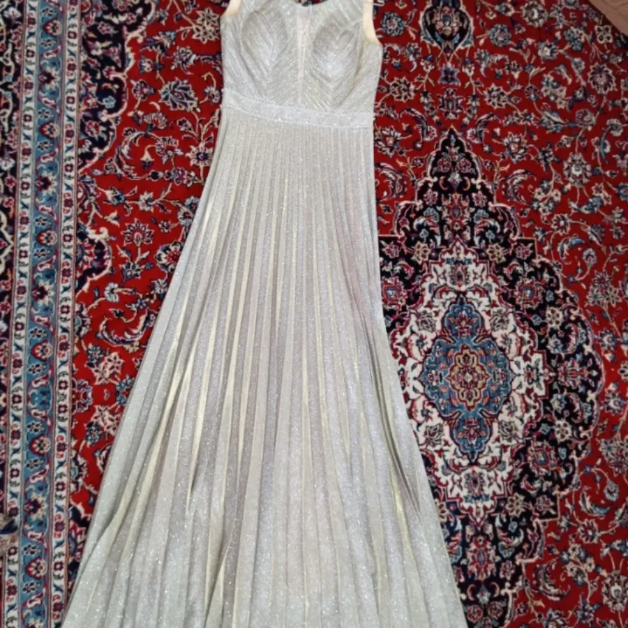 پیراهن خوش رنگ