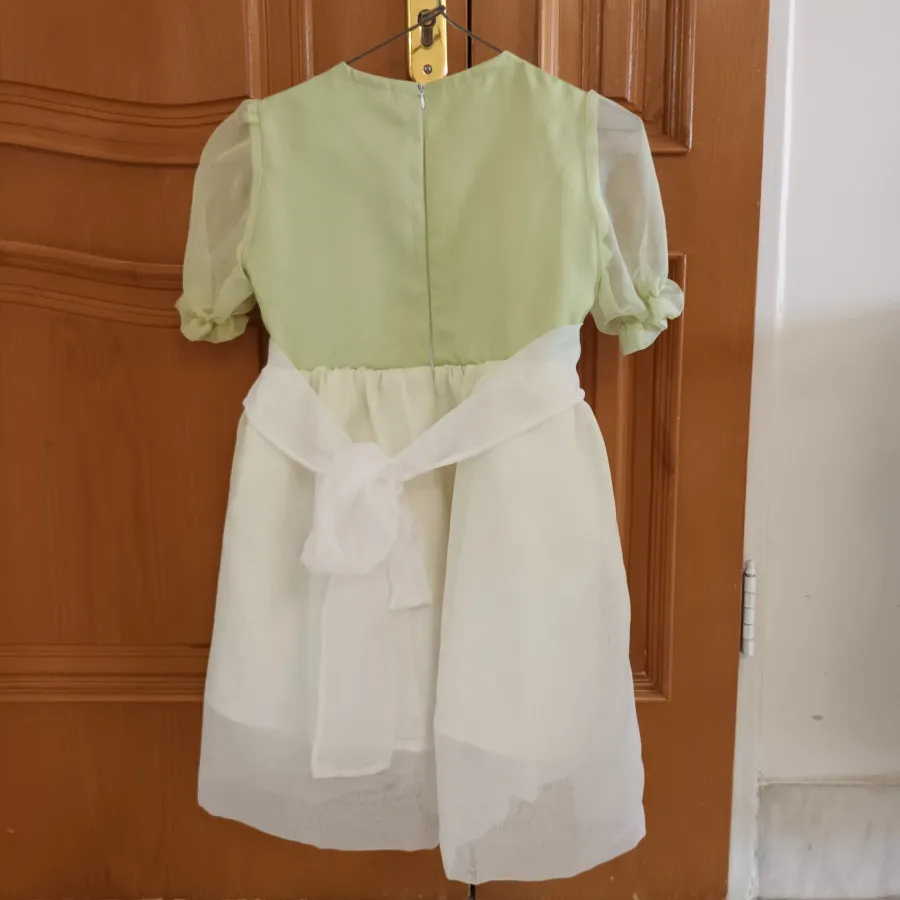 پیراهن دخترانه