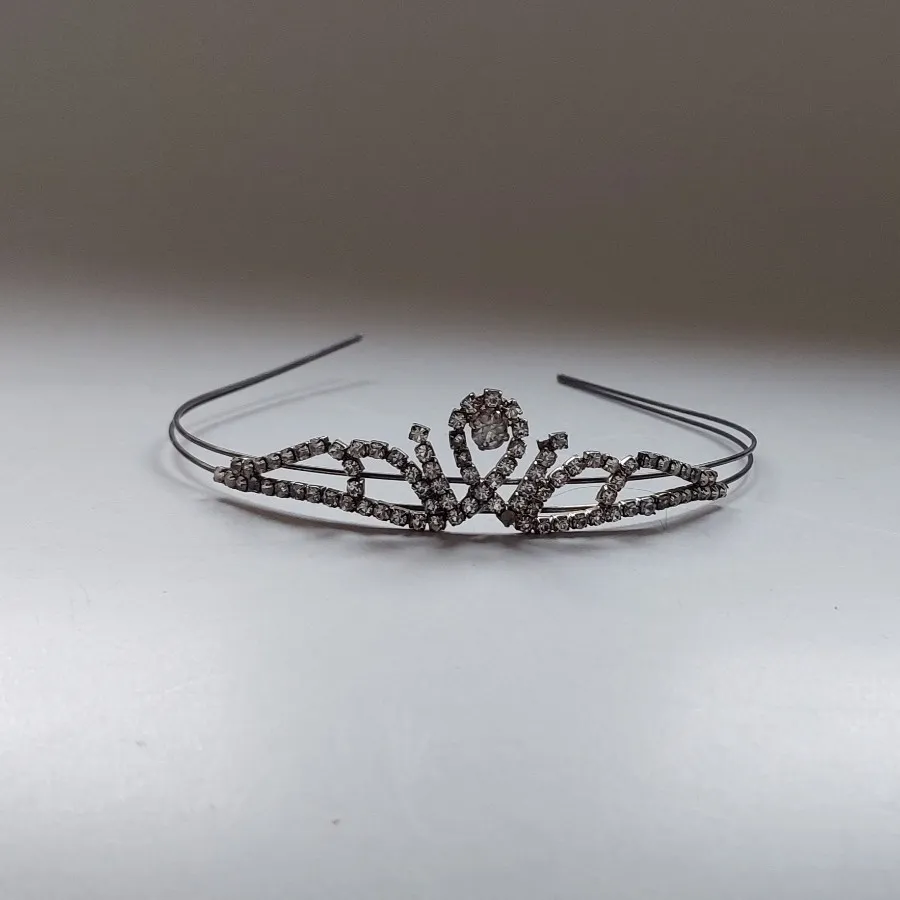 تاج کوتاه نگین دار