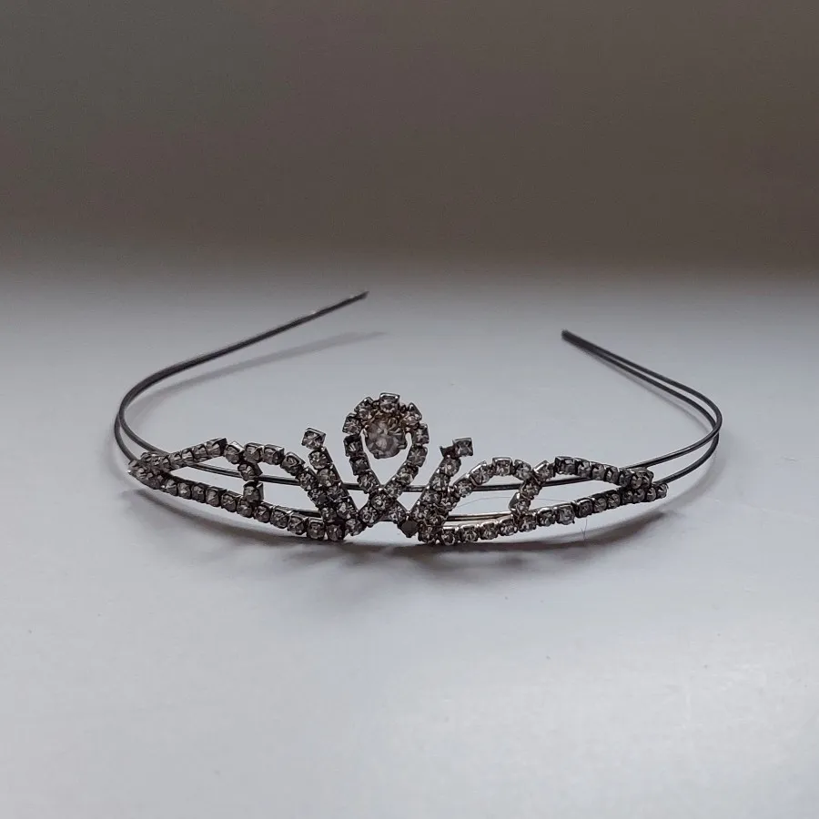 تاج کوتاه نگین دار