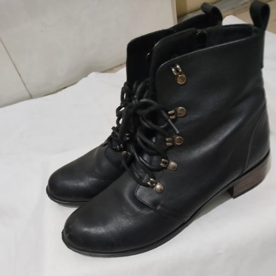 بوت زنانه چرم