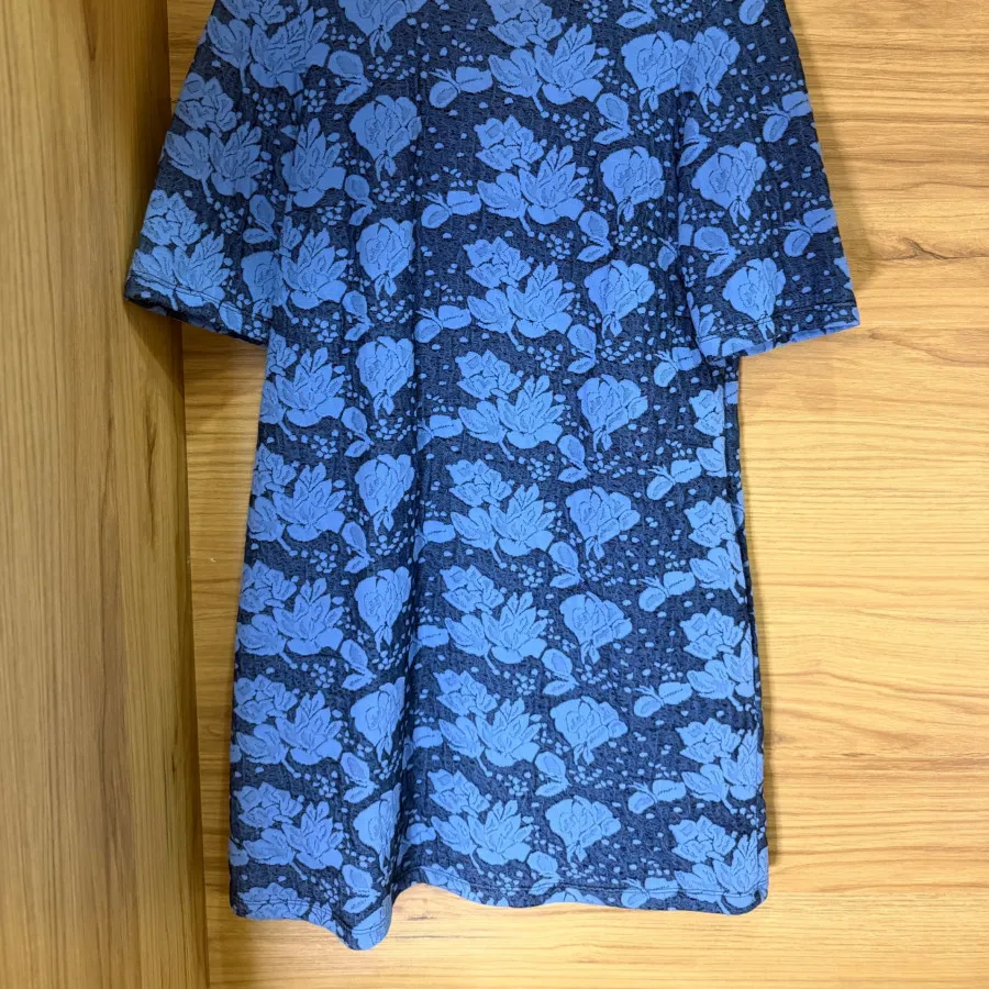 پیراهن آبی خارجی