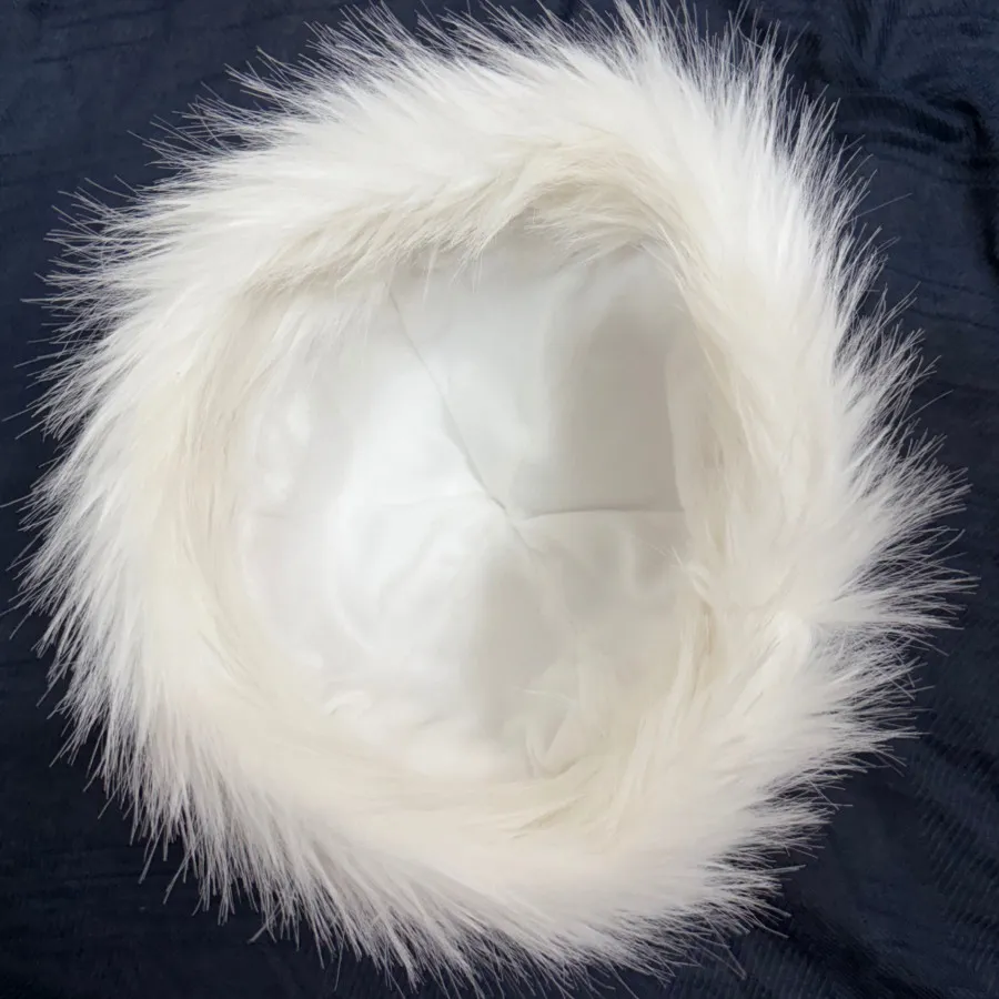 کلاه پشمی لبه خزدار سفید