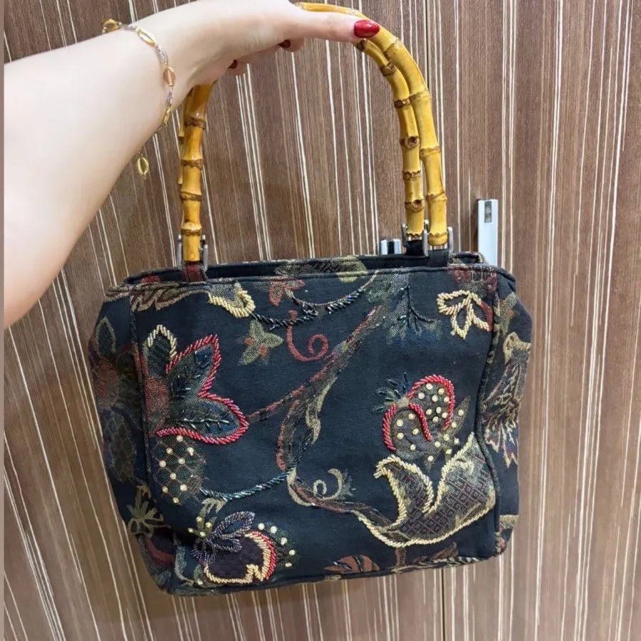 کیف طرحدار با دسته ی چوبی
