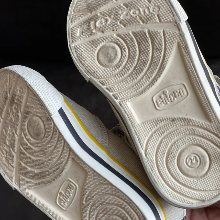 کفش بچگانه چیکو