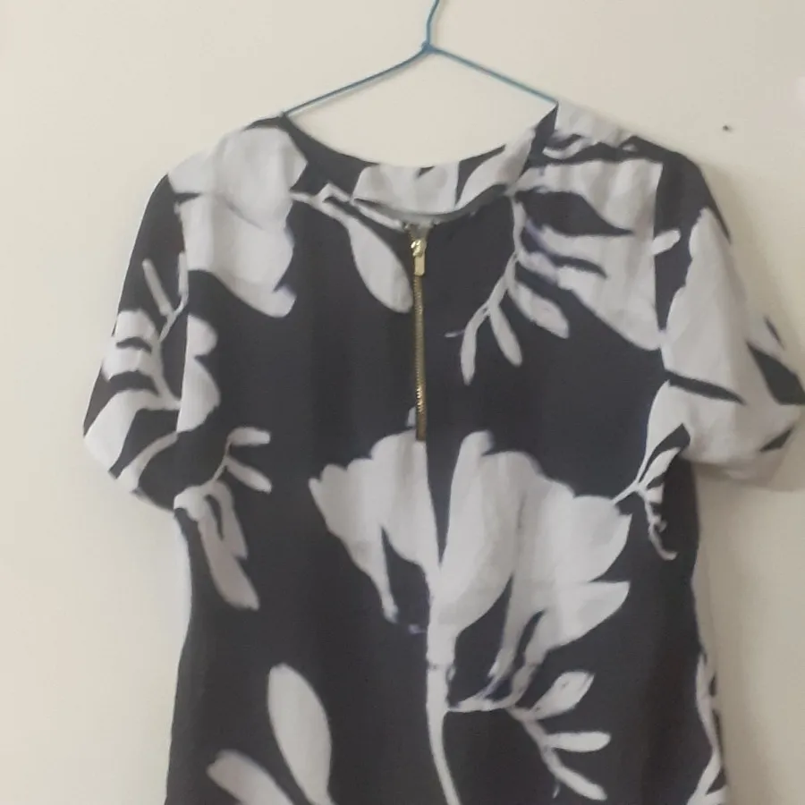 تاپ یقه گرد پشت زیپ دار