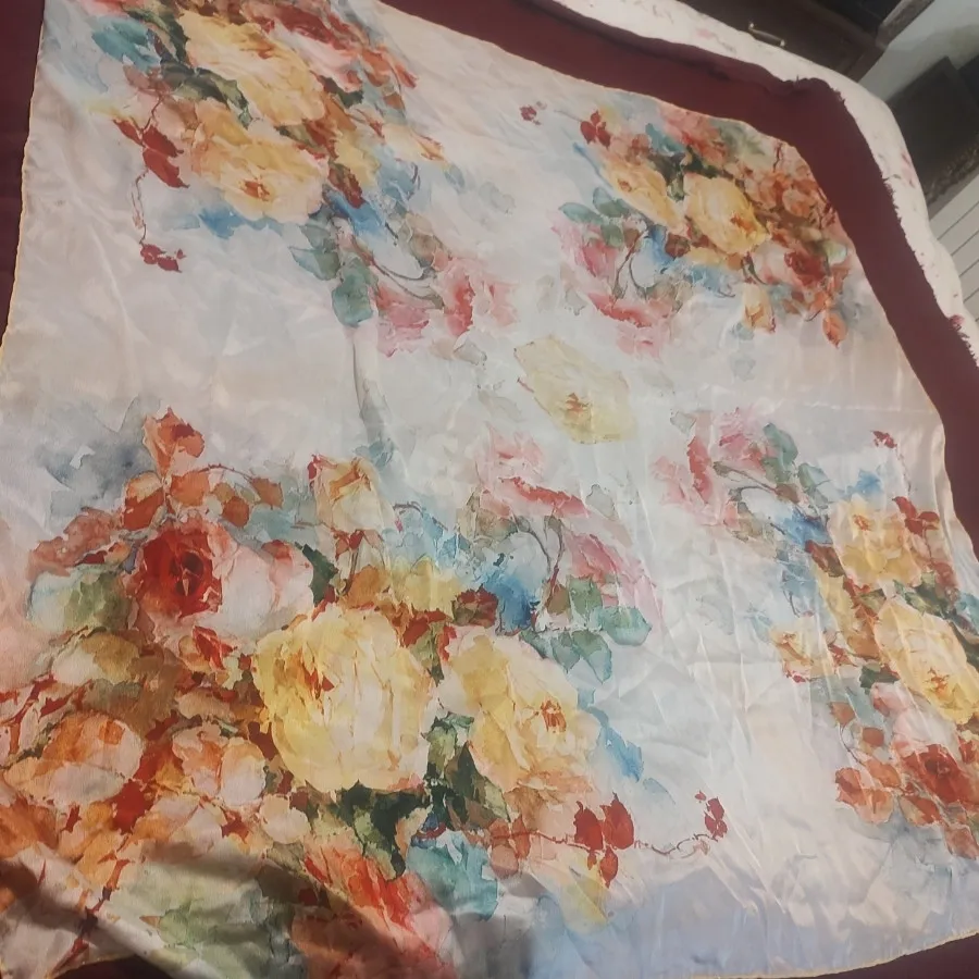 روسری ساتن دور دستدوز