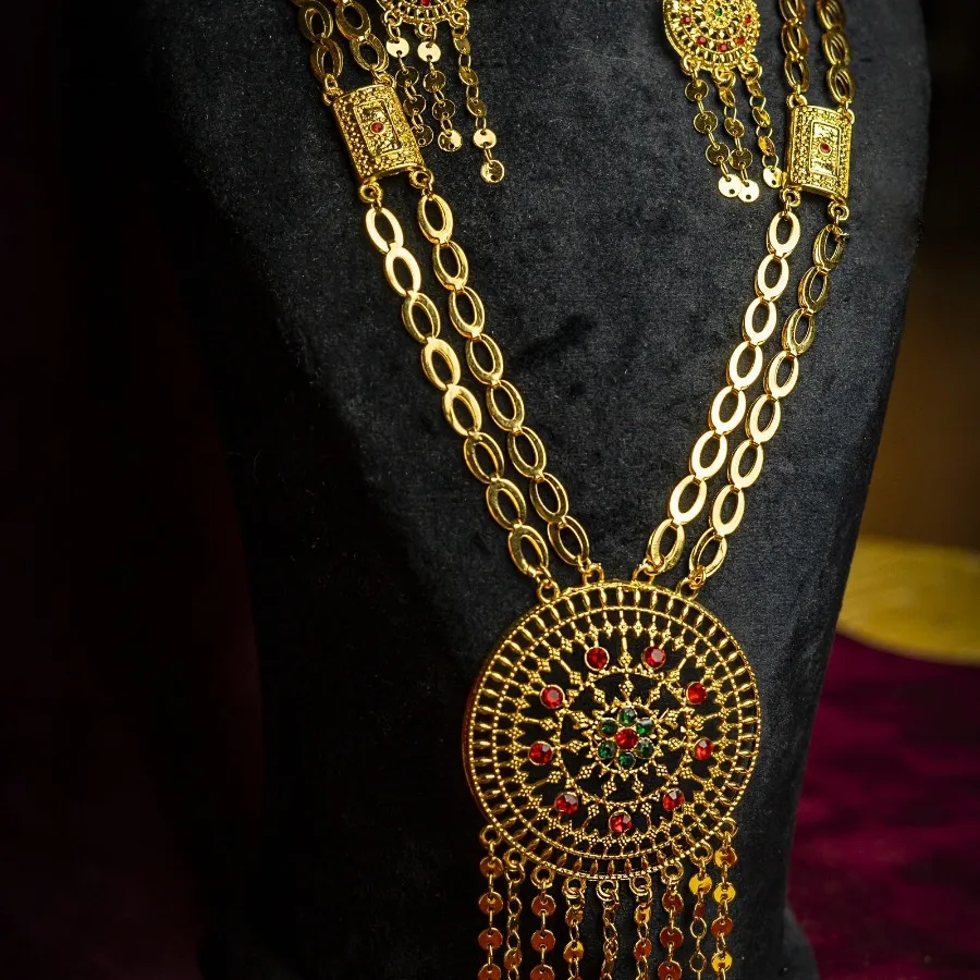 مدال و گوشواره هندی