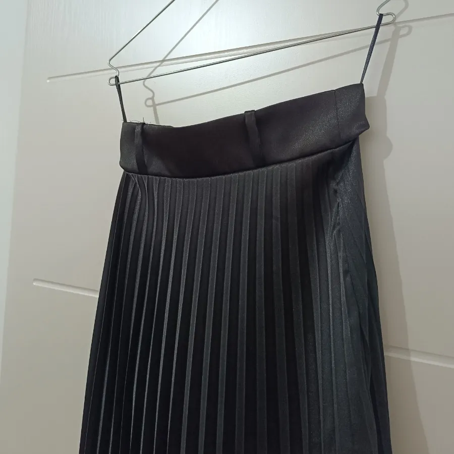 دامن پلیسه مشکی