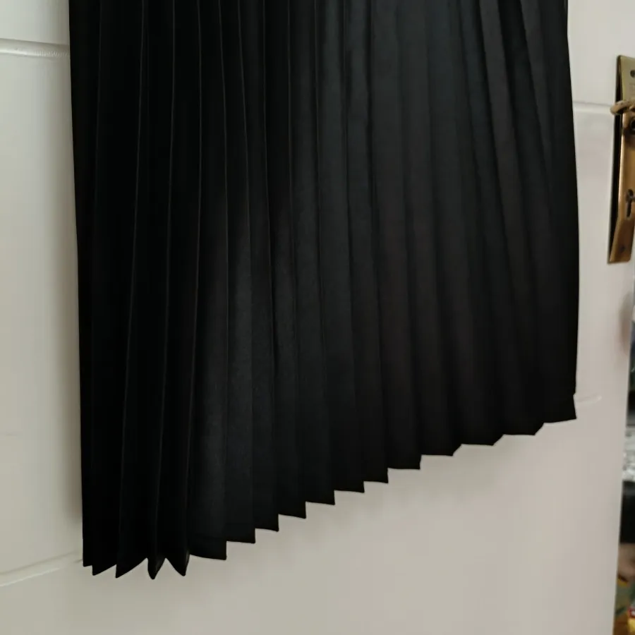 دامن پلیسه مشکی