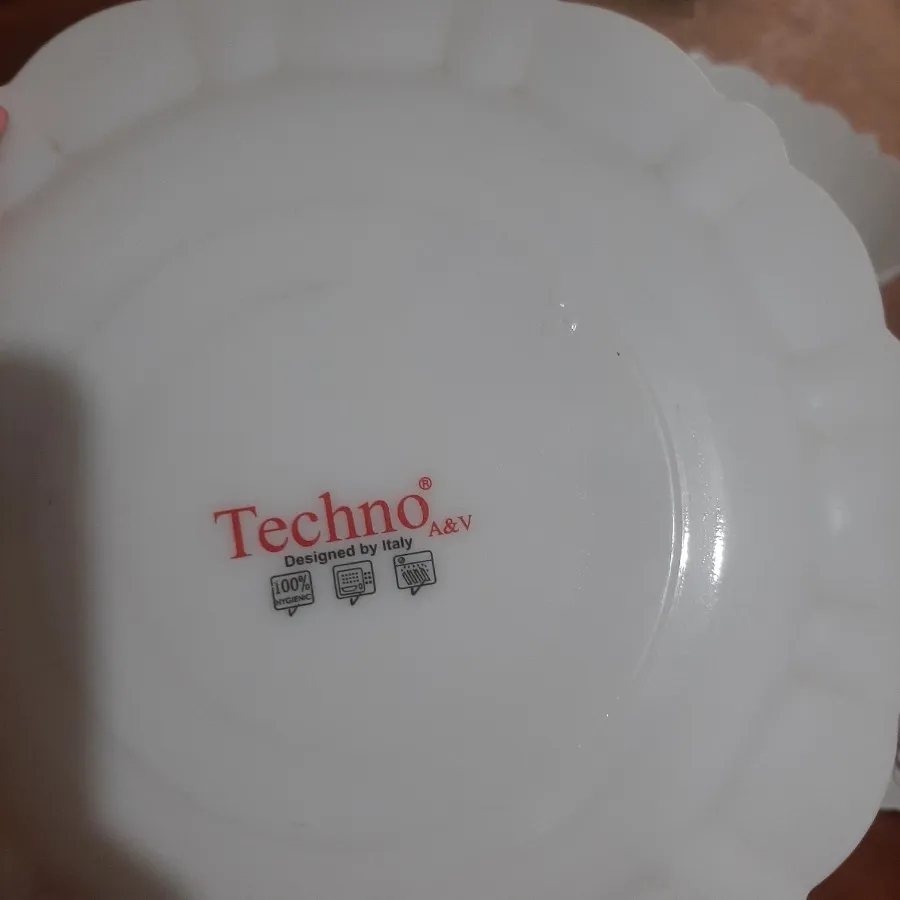 سرویس غذا خوردی