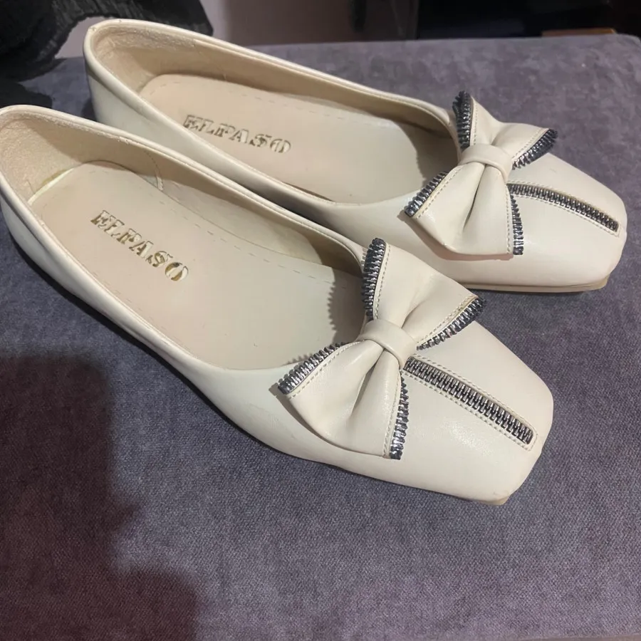 کفش کالج کرم