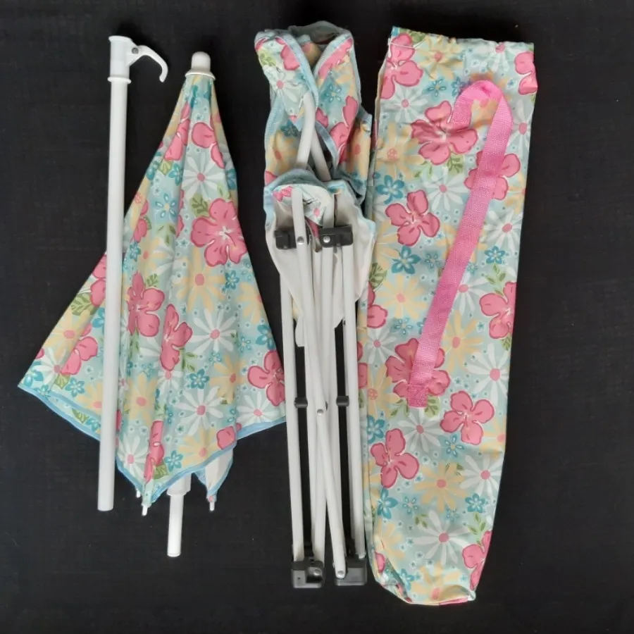 صندلی و چتر ساحلی