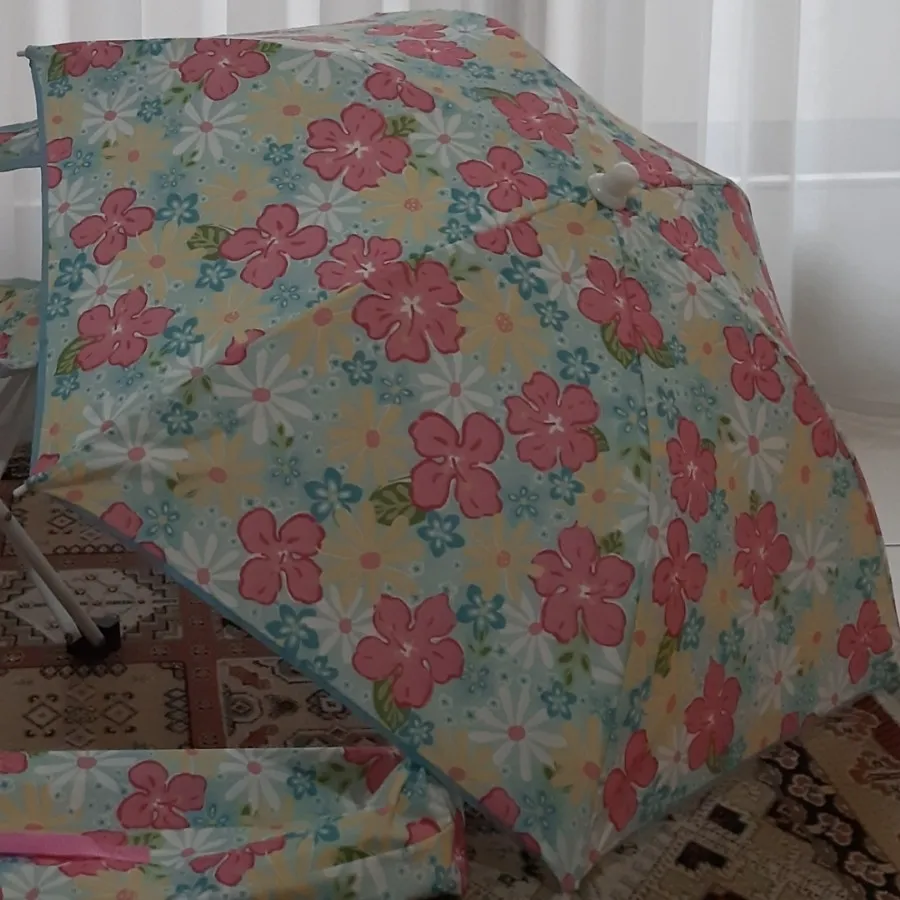 صندلی و چتر ساحلی