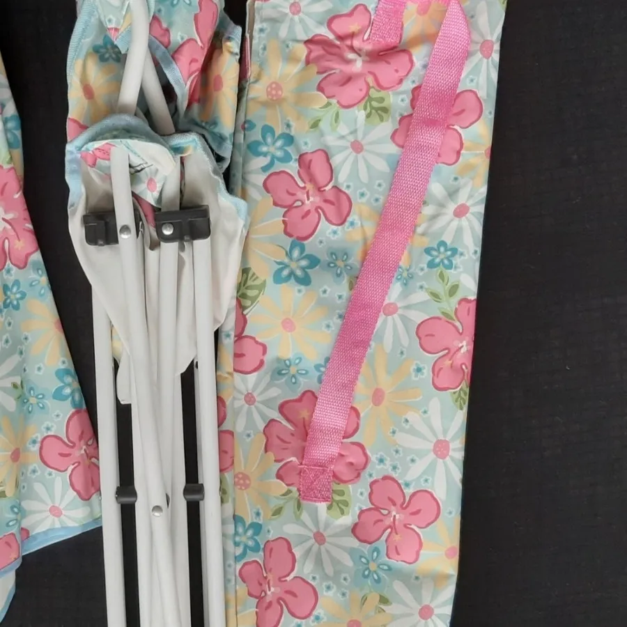 صندلی و چتر ساحلی