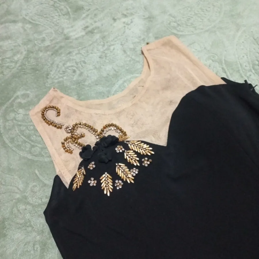 پیراهن منجق دوزی