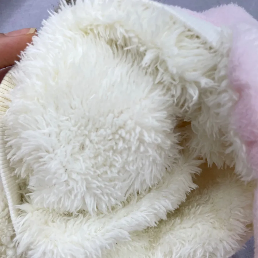 کلاه داخل ببعی