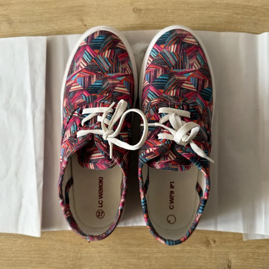 کتونی Lc Waikiki