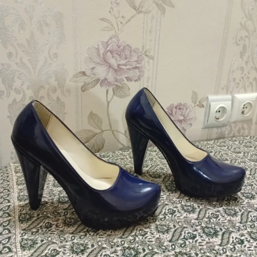 کفش پاشنه بلند سورمه ای