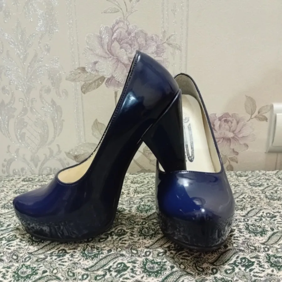 کفش پاشنه بلند سورمه ای