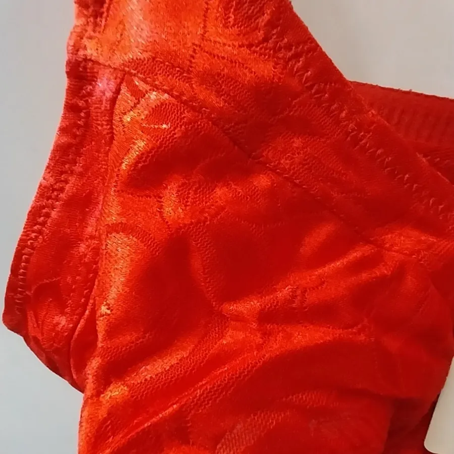 سوتین دانتل زیر نخ