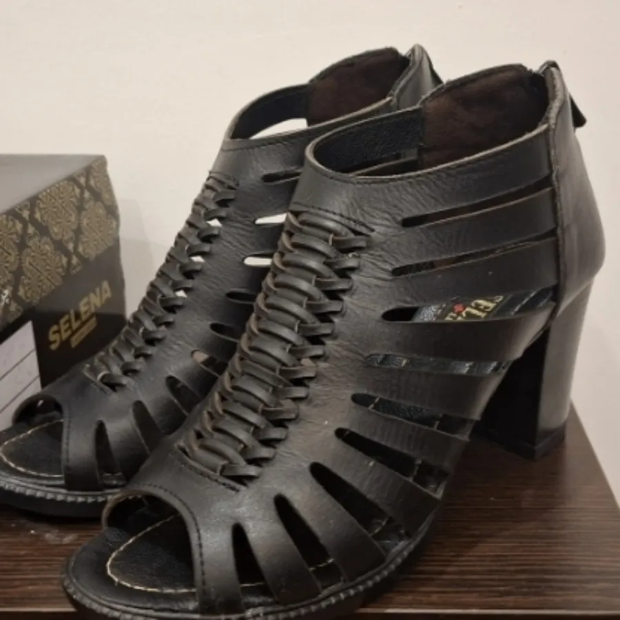 کفش مشکی زیپ دار