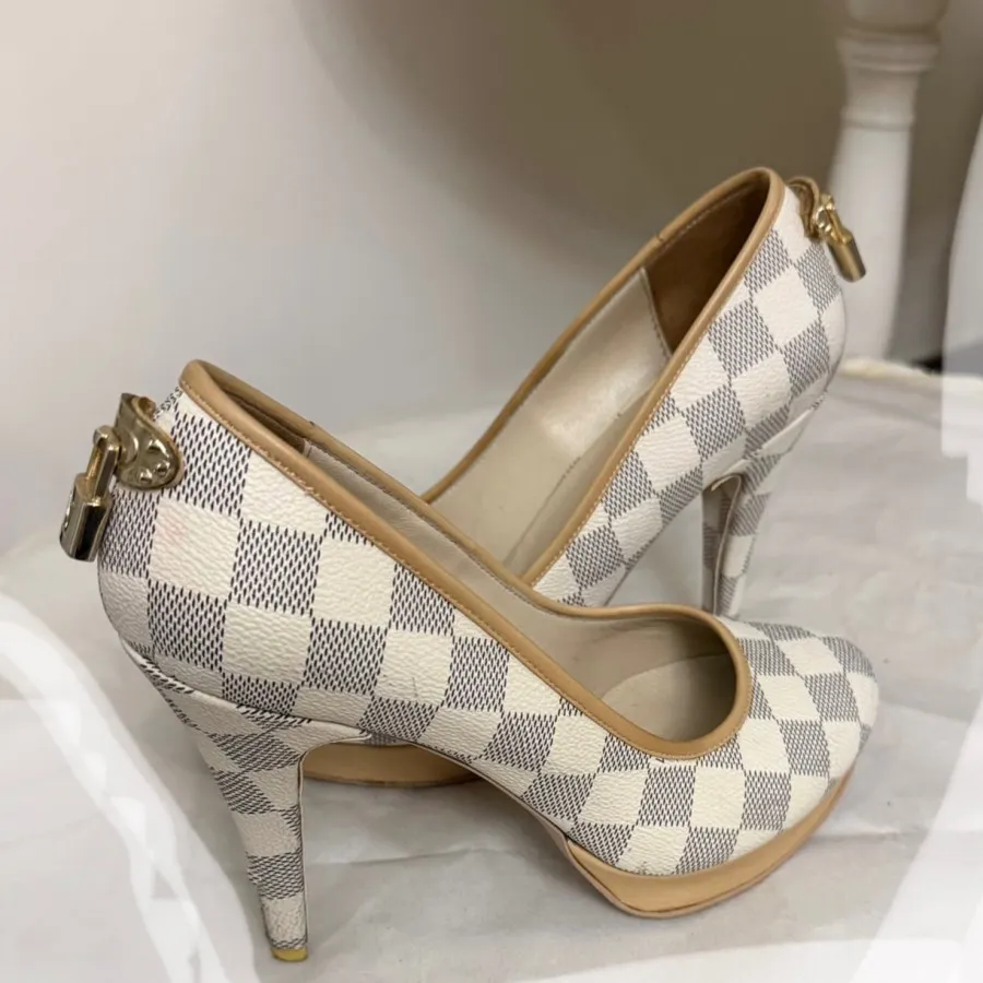 کفش پاشنه LV