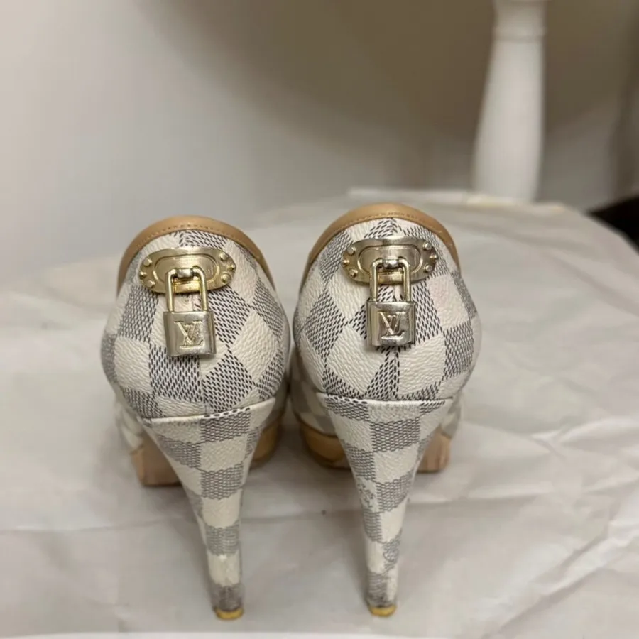 کفش پاشنه LV