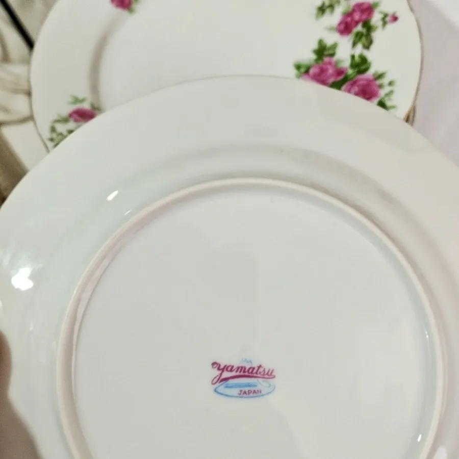 بشقاب گلسرخی