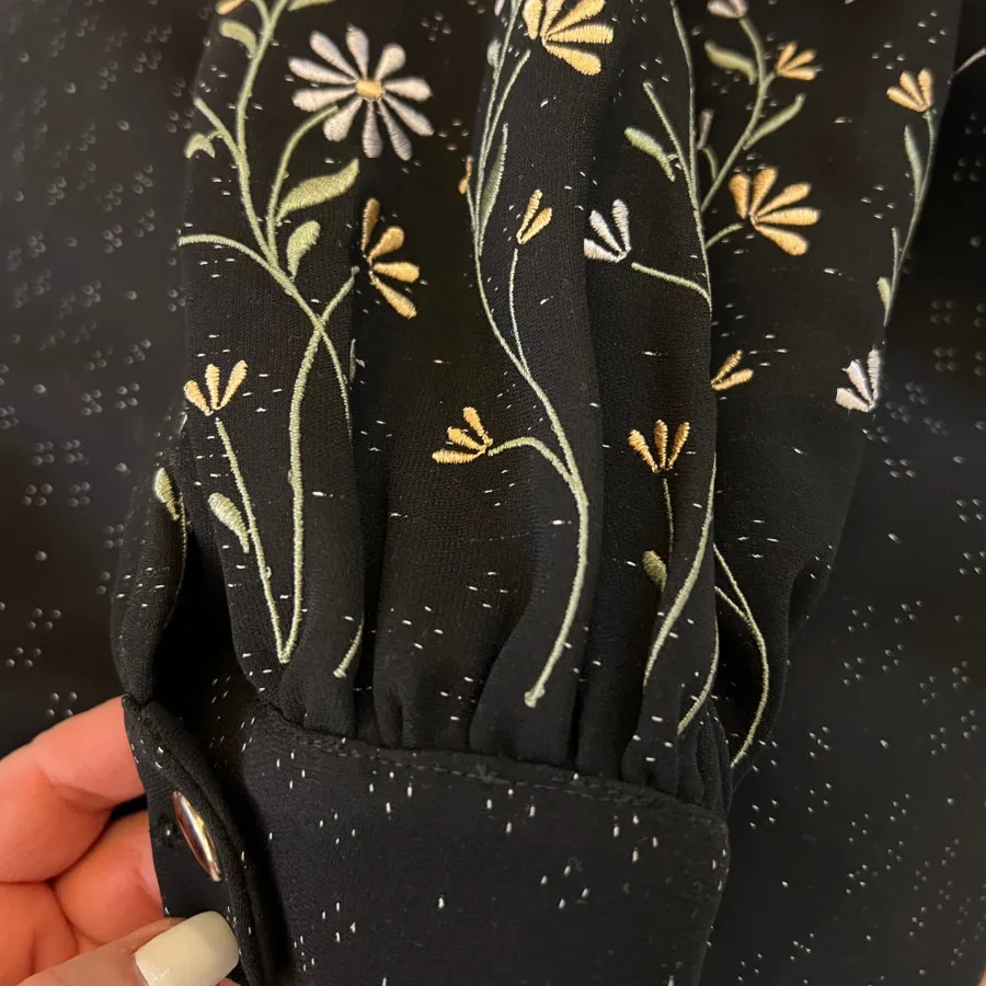 مانتوی کرپ گلدوزی مجلسی