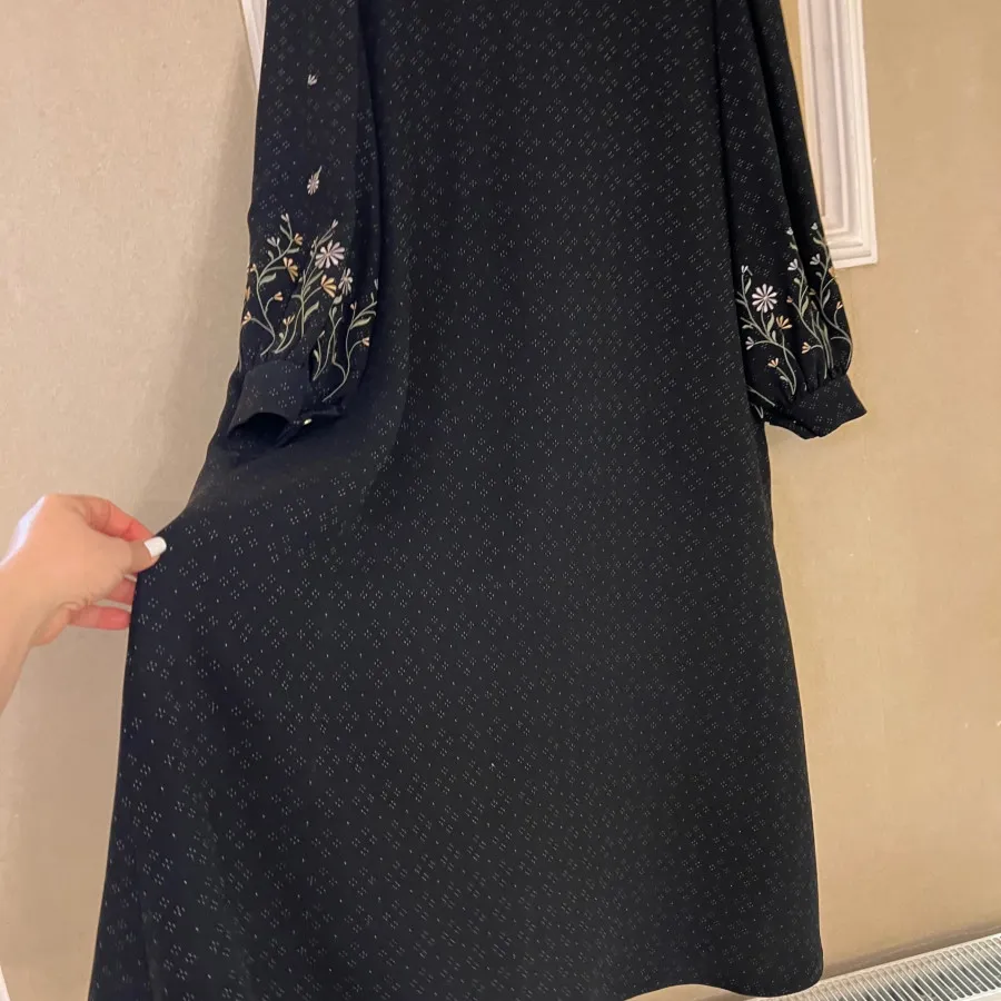 مانتوی کرپ گلدوزی مجلسی