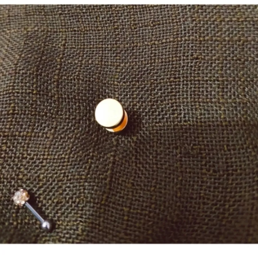 پیرسینگ طلایی نگین دار