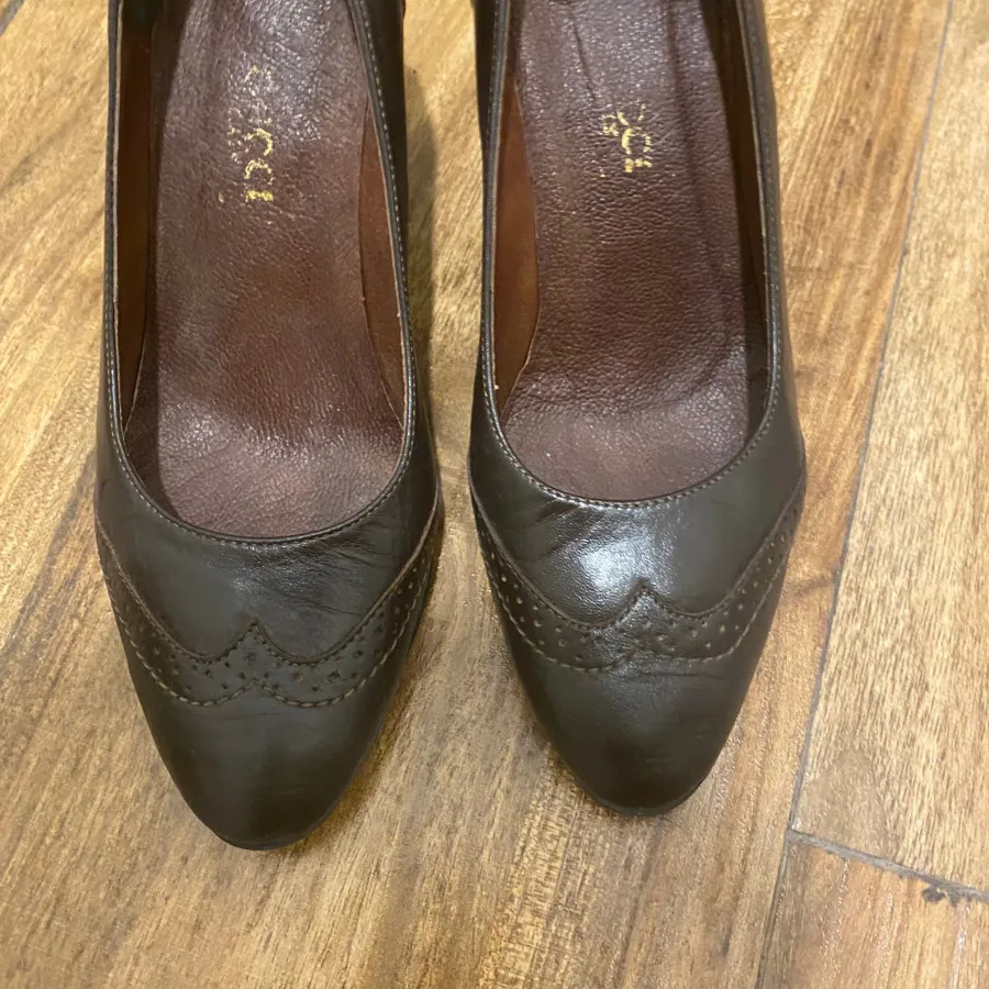 کفش پاشنه دار چرم