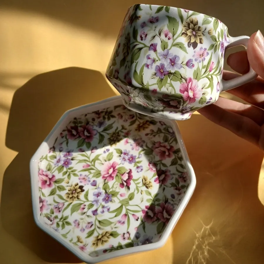 فنجان و زیرفنجانی