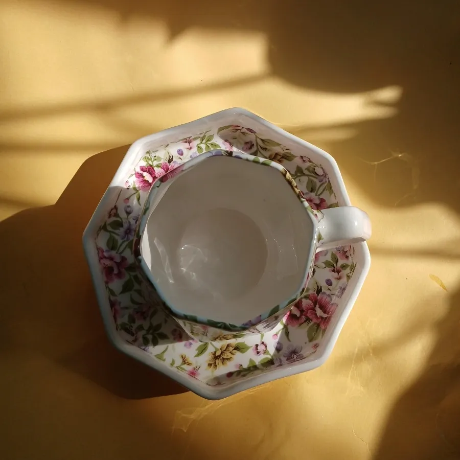 فنجان و زیرفنجانی