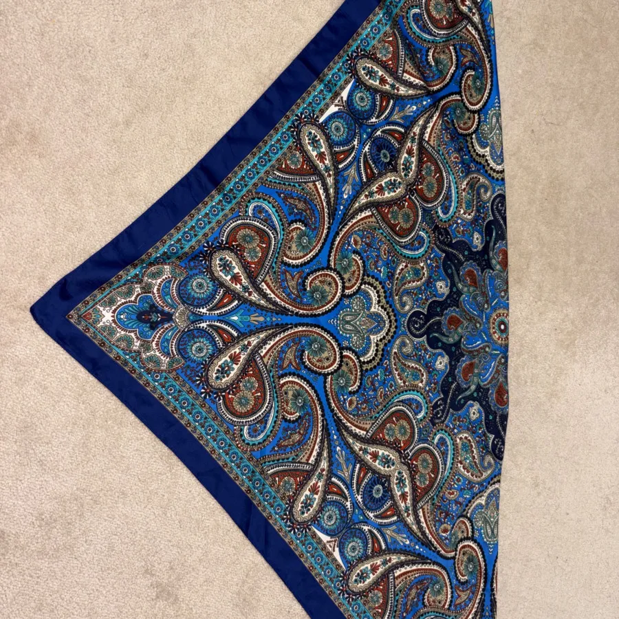 روسری ابریشم آبی کاربنی