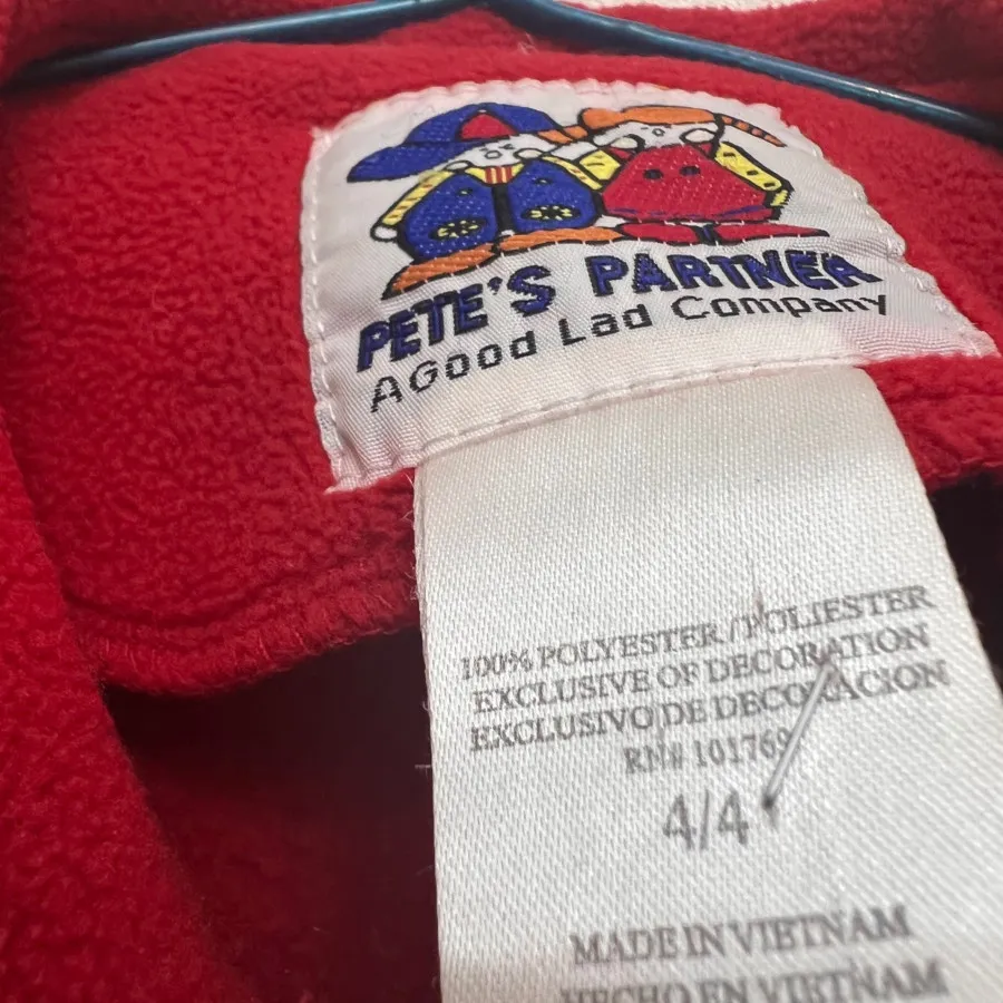 پالتو و کلاه قرمز تایلندی