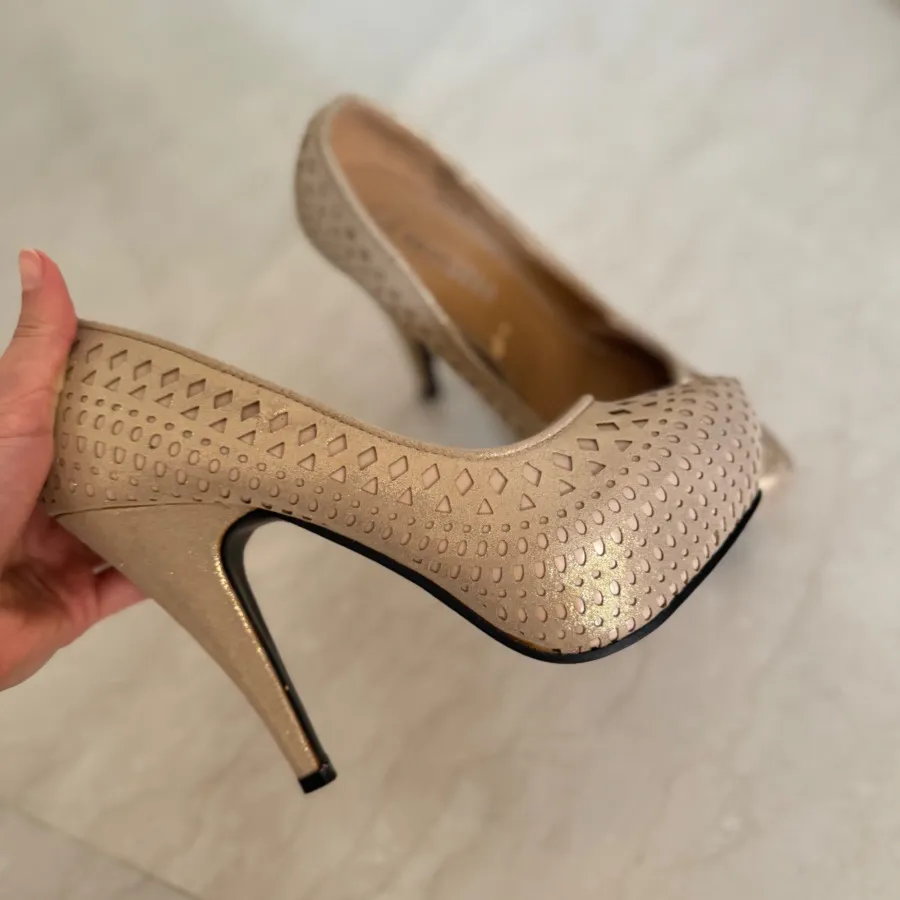 کفش پاشنه بلند