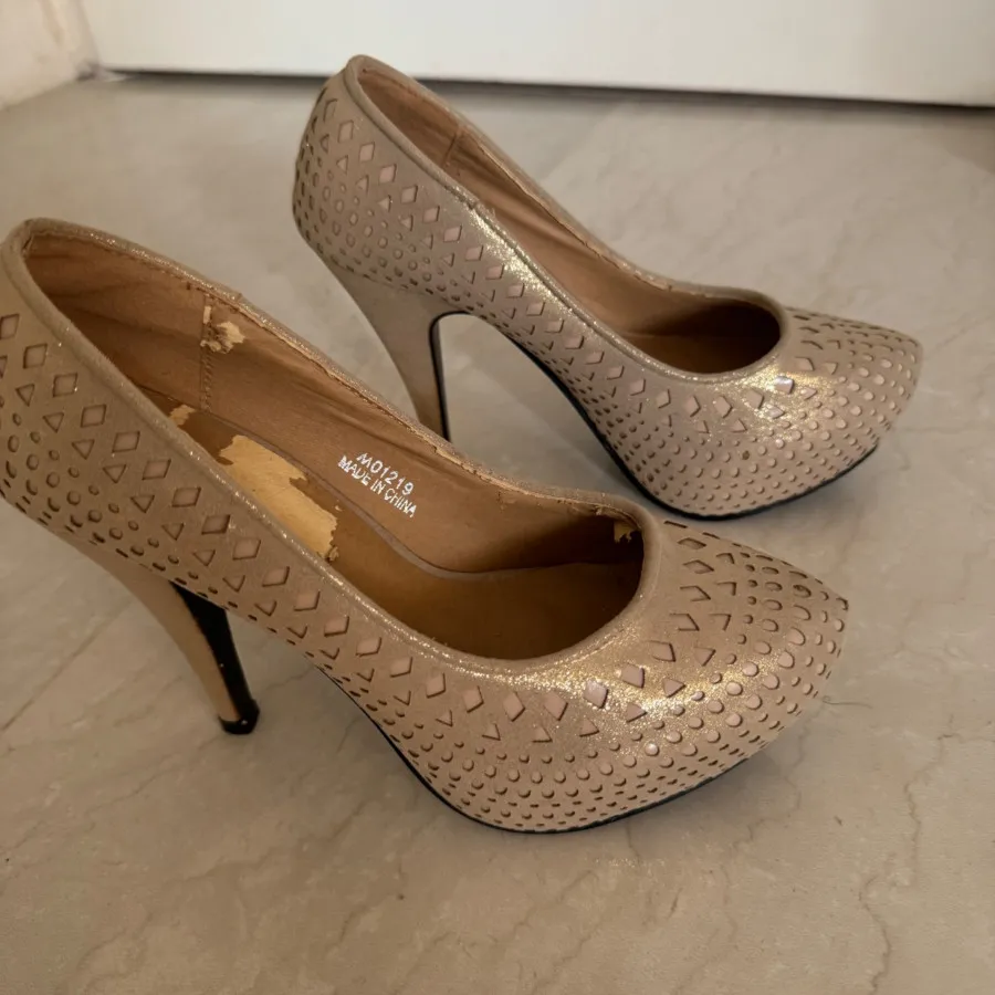 کفش پاشنه بلند